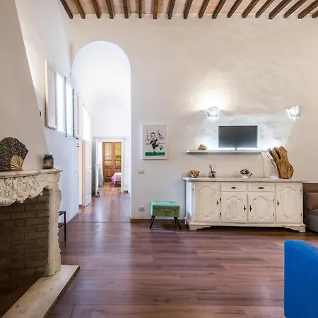 Incantevole Banchi Di Sopra Сиена